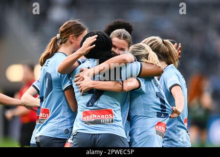 Sydney, Australia. 30th Apr, 2023. La squadra del Sydney FC festeggia durante la Grande finale della Liberty A-League 2023 tra il Sydney FC e il Western United FC che si tiene presso il CommBank Stadium. Punteggio finale Sydney FC 4:0 Western United Credit: SOPA Images Limited/Alamy Live News Foto Stock