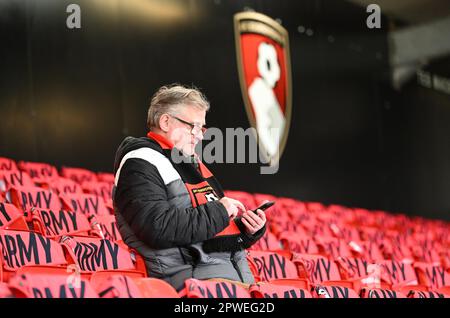 Boscombe, Dorset, Regno Unito. 30th aprile 2023; Vitality Stadium, Boscombe, Dorset, Inghilterra: Premier League Football, AFC Bournemouth contro Leeds United; un fan anticipa la partita credito: Action Plus Sports Images/Alamy Live News Foto Stock