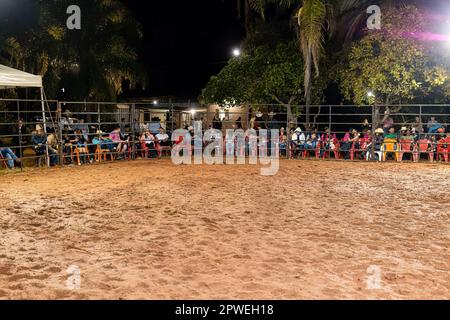 Itaja, Goias, Brasile - 04 21 2023: Piccola arena di equitazione toro con sabbia Foto Stock