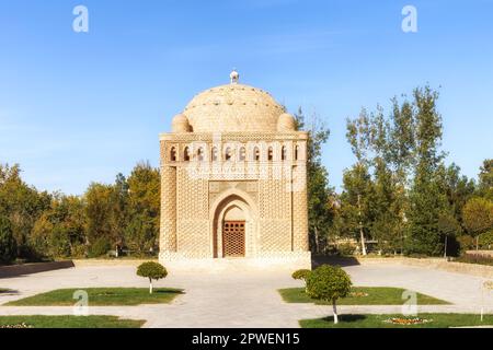 Mausoleo Ismail Samani luogo di riposo della potente e influente dinastia islamica Samanide, Bukhara, Uzbekistan Foto Stock