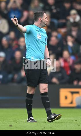 Boscombe, Dorset, Regno Unito. 30th aprile 2023; Vitality Stadium, Boscombe, Dorset, Inghilterra: Premier League Football, AFC Bournemouth contro Leeds United; Referee Chris Kavanagh Credit: Action Plus Sports Images/Alamy Live News Foto Stock