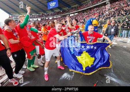 Bruxelles, Belgio. 30th Apr, 2023. I giocatori di Anversa festeggiano dopo aver vinto la finale della Coppa del Belgio (Coppa Croky) tra le squadre di calcio della prima lega belga KV Mechelen e RAFC Antwerp, domenica 30 aprile 2023 allo stadio King Baudouin di Bruxelles. BELGA PHOTO KURT DESPLENTER Credit: Belga News Agency/Alamy Live News Foto Stock