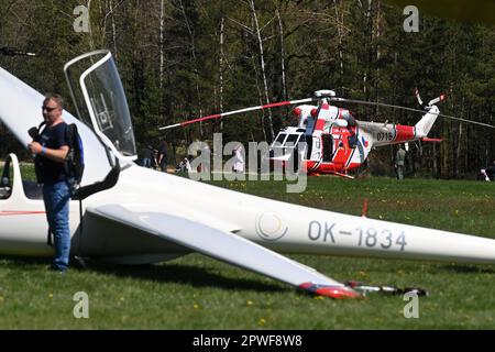 Plasy, Repubblica Ceca. 30th Apr, 2023. Il più grande spettacolo aereo della Boemia Occidentale Day in the Air, il 30 aprile 2023 all'aeroporto di Plasy. Nella figura è illustrato PZL W-3A Sokol. Credit: Slavomir Kubes/CTK Photo/Alamy Live News Foto Stock