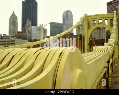 Ponte della settima strada (noto anche come Andy Warhol Bridge) a Pittsburgh, Pennsylvania, Stati Uniti. Foto Stock