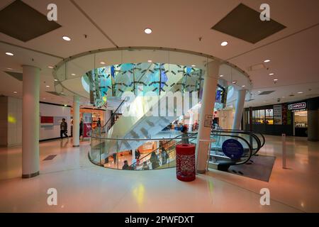 Parigi, Francia - 9 aprile 2023 : Centro commerciale Beaugrenelle nel 15th° distretto di Parigi Foto Stock