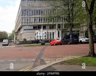Ingresso principale alla stazione centrale di polizia, Cathays Park, Cardiff Foto Stock