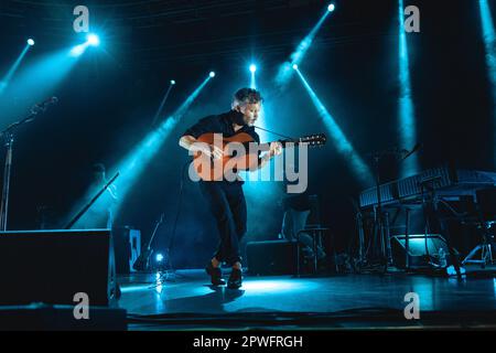 Milano, Italia. 29th Apr, 2023. La cantante svedese The Test Man on Earth (Kristian Matsson) suona dal vivo a Fabrique a Milano il 29 aprile 2023 (Foto di Maria Laura Arturi/NurPhoto) Credit: NurPhoto SRL/Alamy Live News Foto Stock