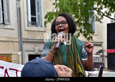 Marsiglia, Francia. 29th Apr, 2023. Un protesico parla durante la manifestazione. Molte persone, soprattutto la popolazione delle Comore, hanno manifestato a Marsiglia contro la legge sull'immigrazione del governo francese di Emmanuel Macron e sostenuta dal ministro degli interni Gérald Darmanin, e contro l'operazione di sicurezza di Wuambhu a Mayotte. (Foto di Gerard Bottino/SOPA Images/Sipa USA) Credit: Sipa USA/Alamy Live News Foto Stock