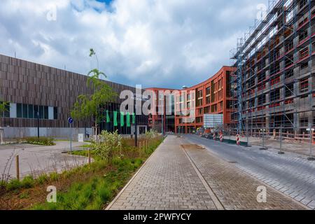 Stoccarda, Germania - Aprile 07,2023: Bad Cannstatt questo è un grande sito di costruzione del progetto Stuttgarter Hoefe.and il nuovo Sportbad Neckarpark. Foto Stock