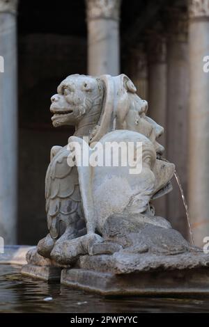 Fontana in marmo nel Pantheon piazza di Roma, Italia Foto Stock