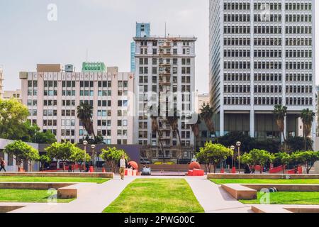 Los Angeles, California, USA - 25 aprile 2023. Los Angeles Jewelry District nel centro città, vista dal parco Pershing Square Foto Stock