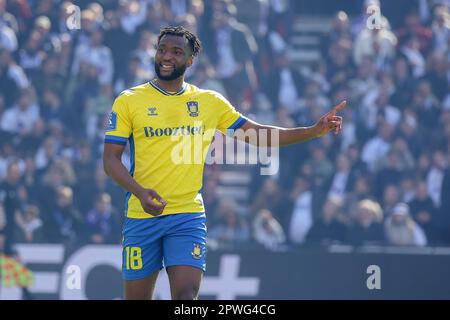 Copenaghen, Danimarca. 30th Apr, 2023. Kevin Tshiembe (18) di Broendby SE visto durante il Superliga match 3F tra FC Copenhagen e Broendby IF a Parken a Copenhagen. (Photo Credit: Gonzales Photo/Alamy Live News Foto Stock