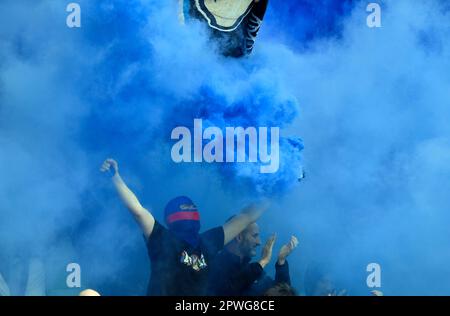 Glasgow, Regno Unito. 30th Apr, 2023. I fan dei Rangers durante la partita della Coppa Scozzese ad Hampden Park, Glasgow. Il credito dell'immagine dovrebbe essere: Neil Hanna/Sportimage Credit: Sportimage Ltd/Alamy Live News Foto Stock