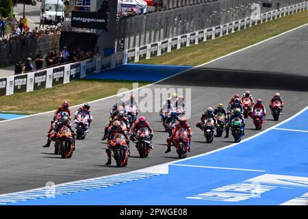 Jerez, Spagna. 30th Apr, 2023. Gare del Guru della MotoGP di Gryfyn Gran Premio di Spagna al circuito Jerez Angel Nieto, Jerez, Cadice, 30 aprile 2023 in foto: Gara MotoGP Carreras del Gran Premio Guru di Gryfyn de MotoGP de España en el circuito de Jerez Angel Nieto, Jerez, Cadice, 30 de Abril de 2023 POOL/ MotoGP.com/Cordon Stampa le immagini saranno esclusivamente per uso editoriale. Credito obbligatorio: © motogp.com Credit: CORDON PRESS/Alamy Live News Foto Stock