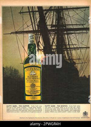 Cutty Sark Scotch Whiskey annuncio in una rivista LIFE Aprile 1967, Atlantic Edition Foto Stock