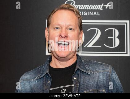 29 aprile 2023, New York, New York, Stati Uniti: Carson Kressley partecipa alla mostra di costumi per i personaggi della serie televisiva 1923 al Paley Center for the Media. Bryant e Kressley si sono Uniti a due stelle della serie: Julia Schlaepfer e Jennifer Ehle. (Credit Image: © Lev Radin/Pacific Press via ZUMA Press Wire) SOLO PER USO EDITORIALE! Non per USO commerciale! Foto Stock