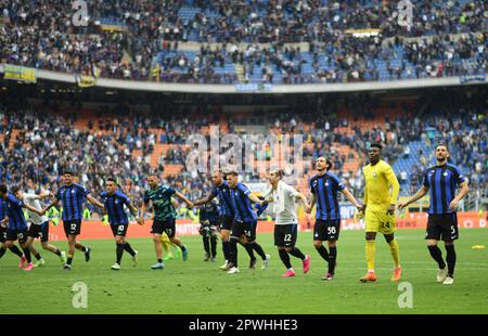 Milano. 30th Apr, 2023. I giocatori del FC Inter festeggiano al termine di una partita di calcio tra il FC Inter e il Lazio a Milano il 30 aprile 2023. Credit: Augusto Casasoli/Xinhua/Alamy Live News Foto Stock