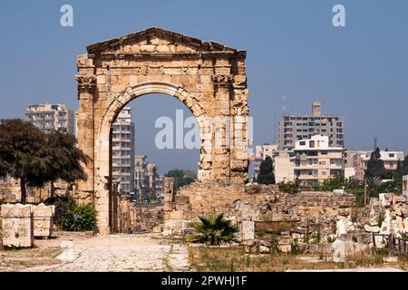 Arco trionfale romano, necropoli a Tiro terra principale, Tiro (Sour, sur), Libano, Medio Oriente, Asia Foto Stock