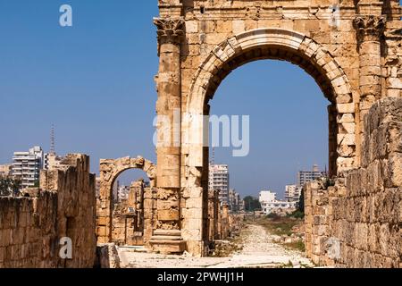 Arco trionfale romano, necropoli a Tiro terra principale, Tiro (Sour, sur), Libano, Medio Oriente, Asia Foto Stock