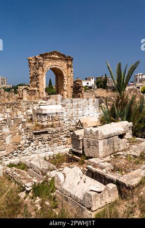 Necropoli e arco trionfale romano, sarcofago, nella terra principale di Tiro, Tiro (Sour, sur), Libano, Medio Oriente, Asia Foto Stock