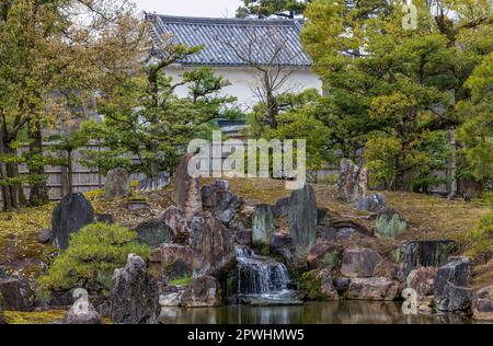 Kyoto, Giappone - 25 marzo 2023: Splendido giardino e Castello Nijo a Kyoto, Giappone Foto Stock
