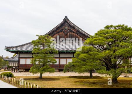 Kyoto, Giappone - 25 marzo 2023: Splendido giardino e Castello Nijo a Kyoto, Giappone Foto Stock