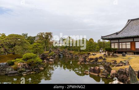 Kyoto, Giappone - 25 marzo 2023: Splendido giardino e Castello Nijo a Kyoto, Giappone Foto Stock