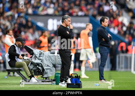 Parigi, Francia. 30th Apr, 2023. L'allenatore Christophe Galtier durante la partita di calcio Ligue 1 Uber mangia tra il FC Lorient e Parigi Saint Germain (PSG) il 30 aprile 2023 allo stadio Parc des Princes di Parigi, Francia. Credit: Victor Joly/Alamy Live News Foto Stock