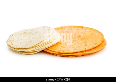 Tortillas di mais messicane isolate su sfondo bianco. Foto Stock