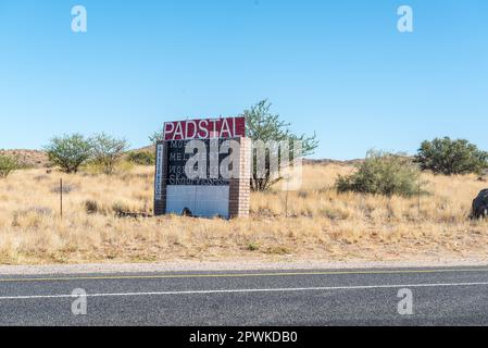 Keimoes, Sud Africa - Febbraio 28 2023: Scheda del nome presso Akkerboom Farm Stall, sulla strada N14 tra Kakamas e Keimoes, nella provincia del Capo Settentrionale Foto Stock