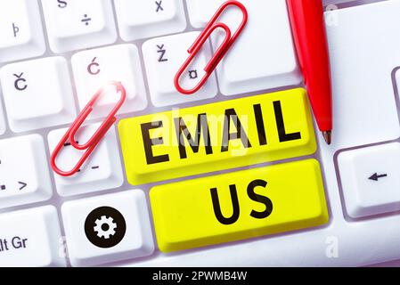 Segno che mostra Email noi, concetto del Internet che trasmette un messaggio commerciale ad un gruppo della gente usando la posta Foto Stock