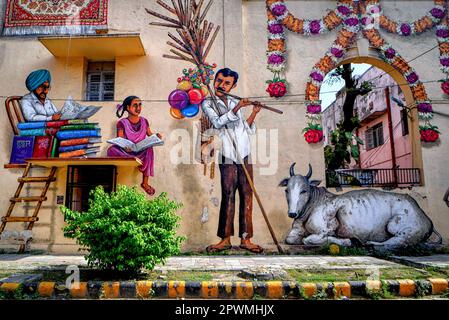 Delhi, India. 21st Apr, 2023. Vista dell'arte di strada nella zona della colonia di Lodhi di Nuova Delhi. Più di 40 artisti provenienti da tutto il mondo hanno dipinto le pareti di Delhi City come parte dell'annuale Street Art Festival in corso dal 2016, un progetto continuo ogni anno per rendere la città più bella. Credit: SOPA Images Limited/Alamy Live News Foto Stock