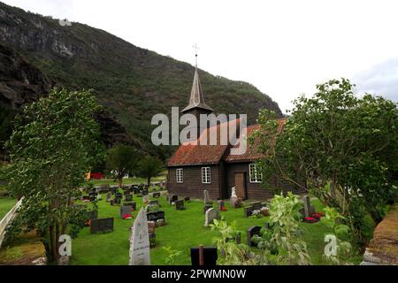 Flam chiesa risalente al 1670, Flamsdalen Valley, Flam village, Sognefjorden, Fiordi Occidentali, Norvegia, Scandinavia, Europa. Foto Stock