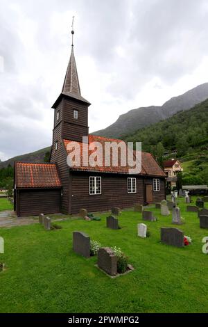 Flam chiesa risalente al 1670, Flamsdalen Valley, Flam village, Sognefjorden, Fiordi Occidentali, Norvegia, Scandinavia, Europa. Foto Stock