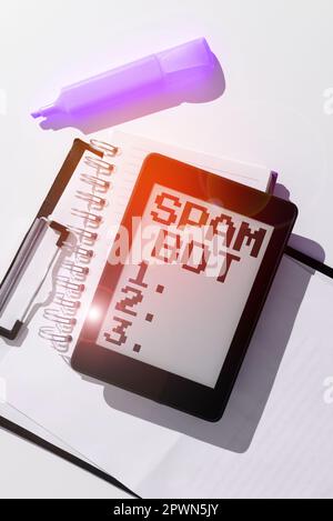 Scrittura visualizzazione di testo Spam Bot, Business Concept programma autonomo su Internet che invia spam agli utenti Foto Stock