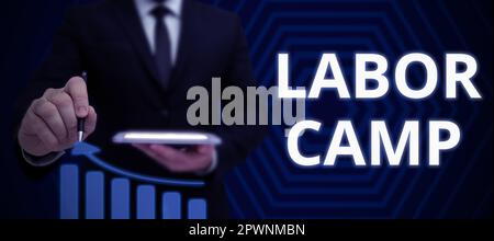 Scrittura che mostra testo Labor Camp, concetto che significa una colonia penale in cui viene eseguito il lavoro forzato Foto Stock