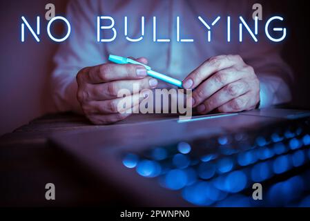 Scrittura visualizzazione del testo Nessun bullismo, concetto Internet fermare il comportamento aggressivo tra i bambini squilibrio di potenza Foto Stock