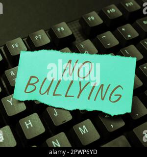 Scrittura visualizzazione testo Nessun bullismo, Business idea fermare il comportamento aggressivo tra i bambini squilibrio di potenza Foto Stock