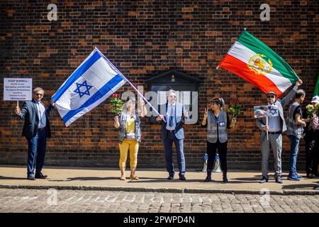 Dopo la visita storica del principe ereditario iraniano, Reza Pahlavi, in Israele, un gruppo di iraniani britannici a favore della monarchia si è riunito alla e israeliana Foto Stock