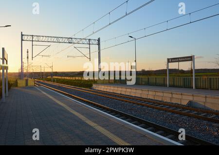 Danzica, Polonia - 30 aprile 2023: Ferrovia metropolitana Pomerania a Danzica. Trasporto pubblico che collega la città di Danzica con l'aeroporto e Kashubia Foto Stock