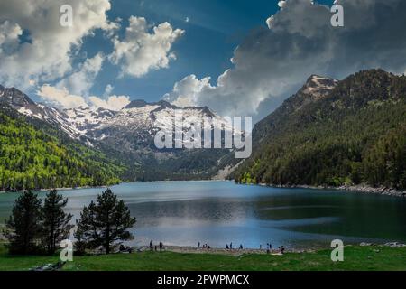 Un lago di Oredon nelle montagne dei Pirenei francesi Foto Stock