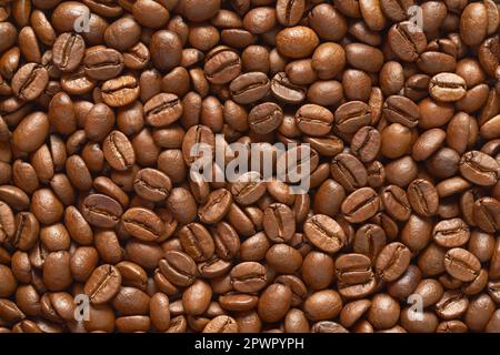 Grana di caffè arrosto o fondo. Primo piano, vista dall'alto. Foto Stock