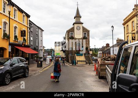 Narberth, Pembrokeshire, Galles, Regno Unito, Narberth Town, città, città, Municipio di Narberth, strada, strada, Municipio, centro, negozi, shopping, Galles, Foto Stock