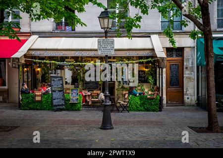 Parigi, Francia, ottobre 2022, vista del Bistrot de la Place nel 4th ° distretto Foto Stock