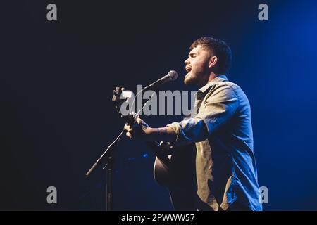 Copenaghen, Danimarca. 30th, aprile 2023. Il cantante e cantautore britannico Oscar Corney si esibisce in un concerto dal vivo al VEGA di Copenhagen. (Photo credit: Gonzales Photo - Peter Troest). Foto Stock