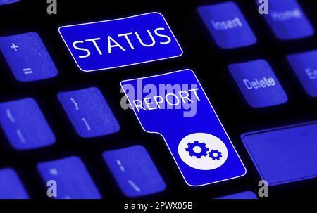 Didascalia concettuale rapporto sullo stato, Word for Update Riepilogo delle situazioni a partire da un determinato periodo di tempo Foto Stock