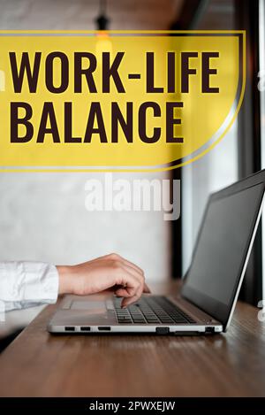 Scrittura che visualizza il testo lavoro l'equilibrio di vita, il tempo di concetto del Internet assegnato per il lavoro e gli aspetti della vita sono uguali Foto Stock