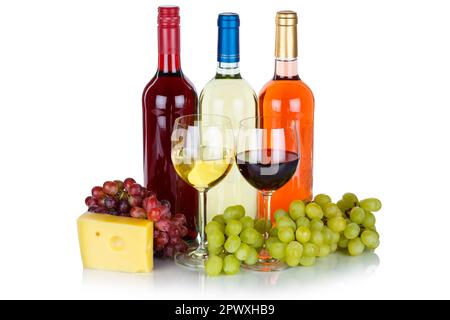 Vino rosa rosso formaggio bianco vini uva alcol isolato su sfondo bianco Foto Stock