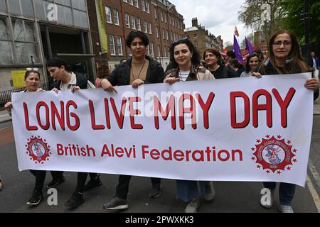 CLERKENWELL GREEN, LONDRA, REGNO UNITO. 1st maggio, 2023. Giustizia per i lavoratori, Londra, Regno Unito. Credit: Vedi li/Picture Capital/Alamy Live News Foto Stock