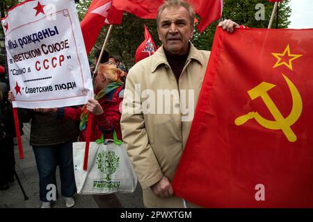 Mosca, Russia. 1st maggio 2023. Il Partito Comunista Russo (KPRF) tiene un rally presso il Monumento a Karl Marx in Piazza Teatralnaya per celebrare la Giornata Internazionale dei lavoratori nel centro di Mosca, in Russia. Nikolay Vinokurov/Alamy Live News Foto Stock